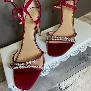 Jewel Badgley Mischka